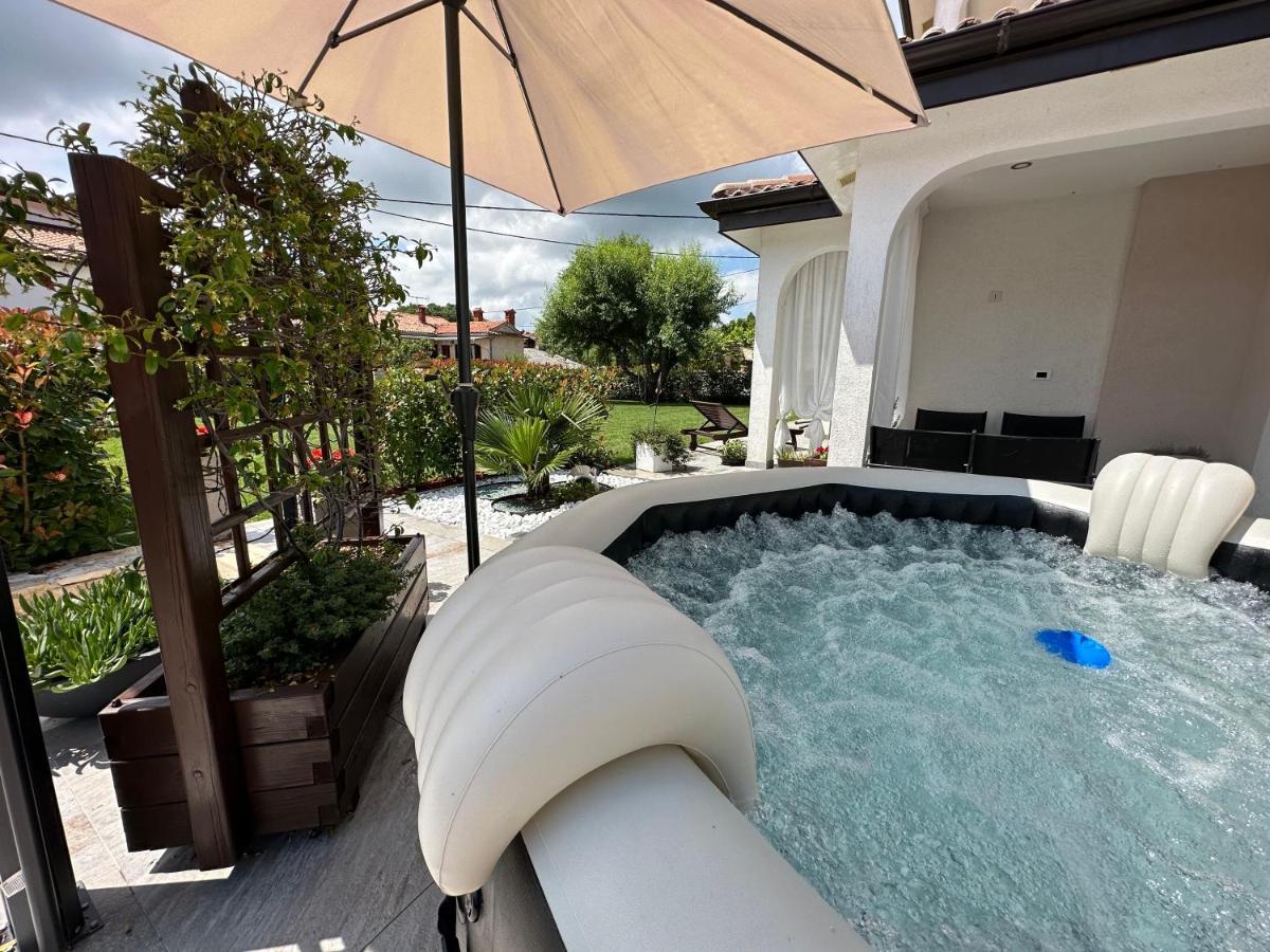 Villa Zonta Apartment Maremi With Private Jacuzzi Buje Kültér fotó