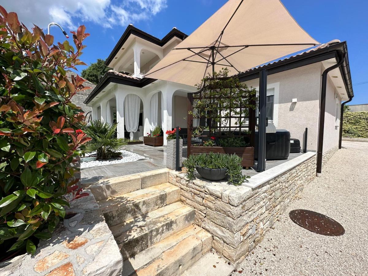 Villa Zonta Apartment Maremi With Private Jacuzzi Buje Kültér fotó